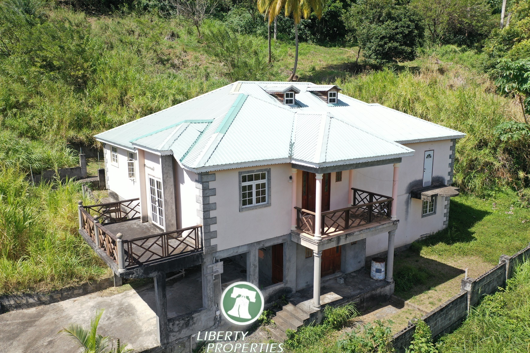FOR SALE: 5 BEDROOM 3,670 SQ.FT PROPERTY ON 9,868 SQ.FT OF LAND AT