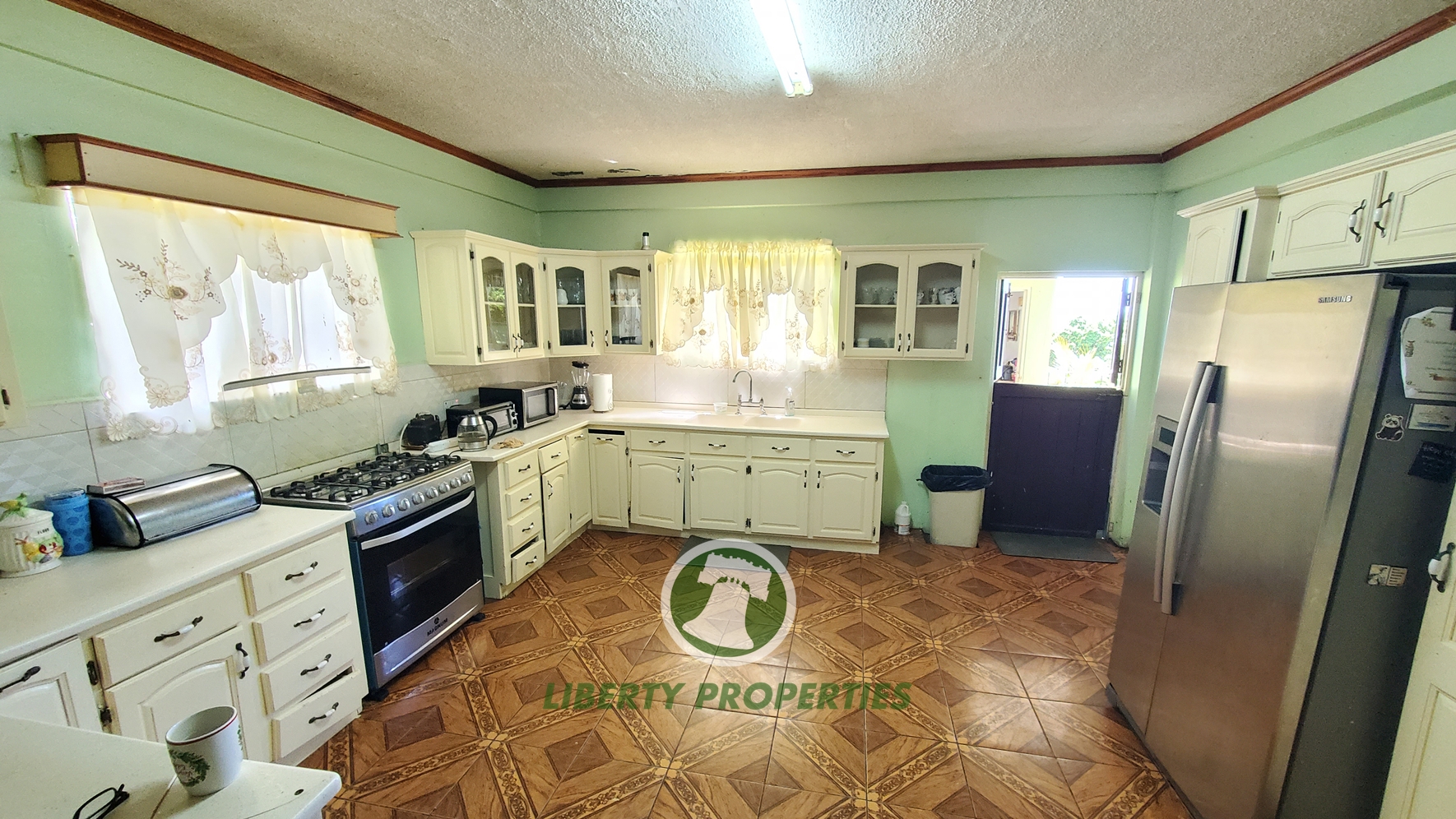 Cozy family home nestled in the quiet and desirable residential neighborhood of Villa B, this charming two-storey home offers a unique blend of space, comfort, and views. Set on a generous 9,752 sq ft:$685,000.00XCD-Open to offers