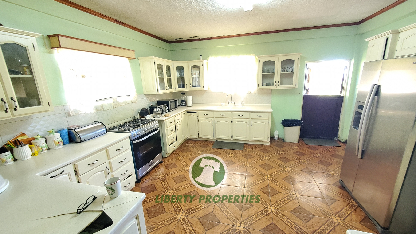 Cozy family home nestled in the quiet and desirable residential neighborhood of Villa B, this charming two-storey home offers a unique blend of space, comfort, and views. Set on a generous 9,752 sq ft:$685,000.00XCD-Open to offers