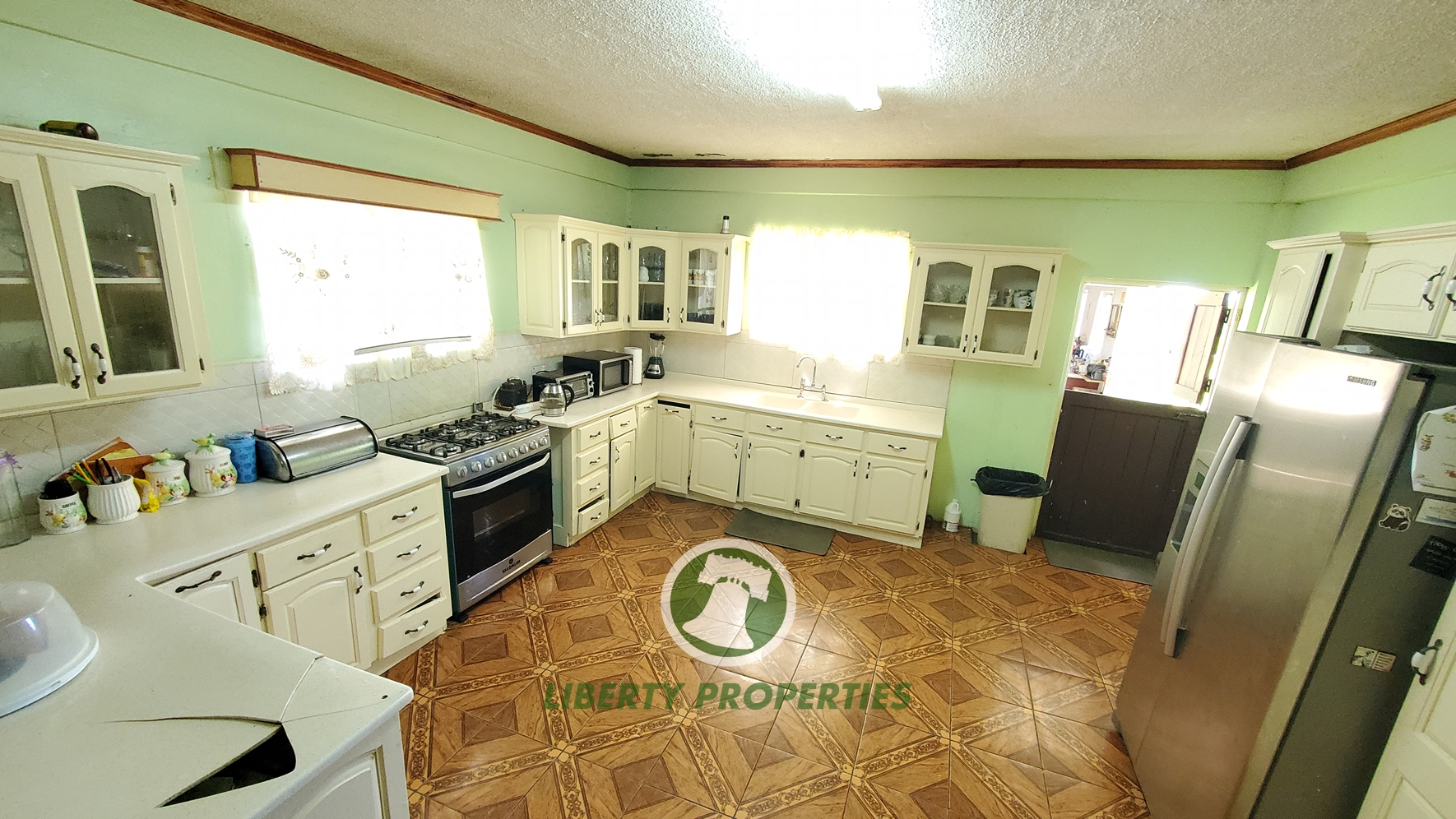 Cozy family home nestled in the quiet and desirable residential neighborhood of Villa B, this charming two-storey home offers a unique blend of space, comfort, and views. Set on a generous 9,752 sq ft:$685,000.00XCD-Open to offers