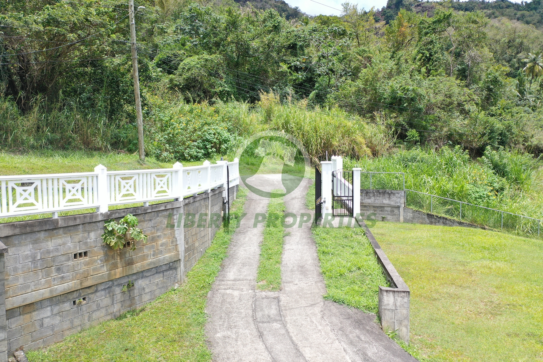 LONG TERM RENTAL  ·  SAINT VINCENT AND THE GRENADINES(Contact Agent Now)