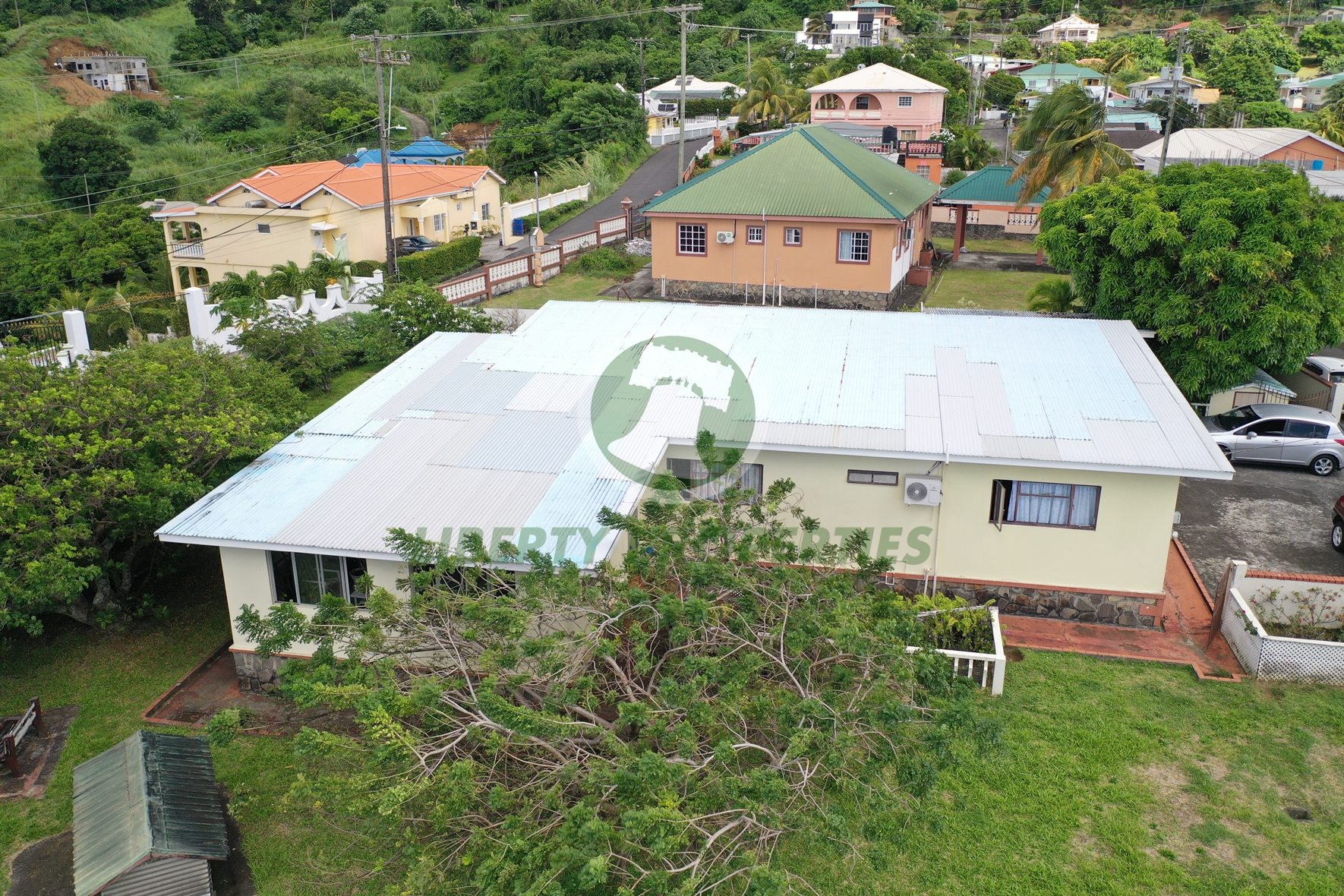 FOR SALE | SPACIOUS 5-BEDROOM RESIDENCE located at Dorsetshire Hill, Saint Vincent and the Grenadines. List price:$890,000.00-Open to offers