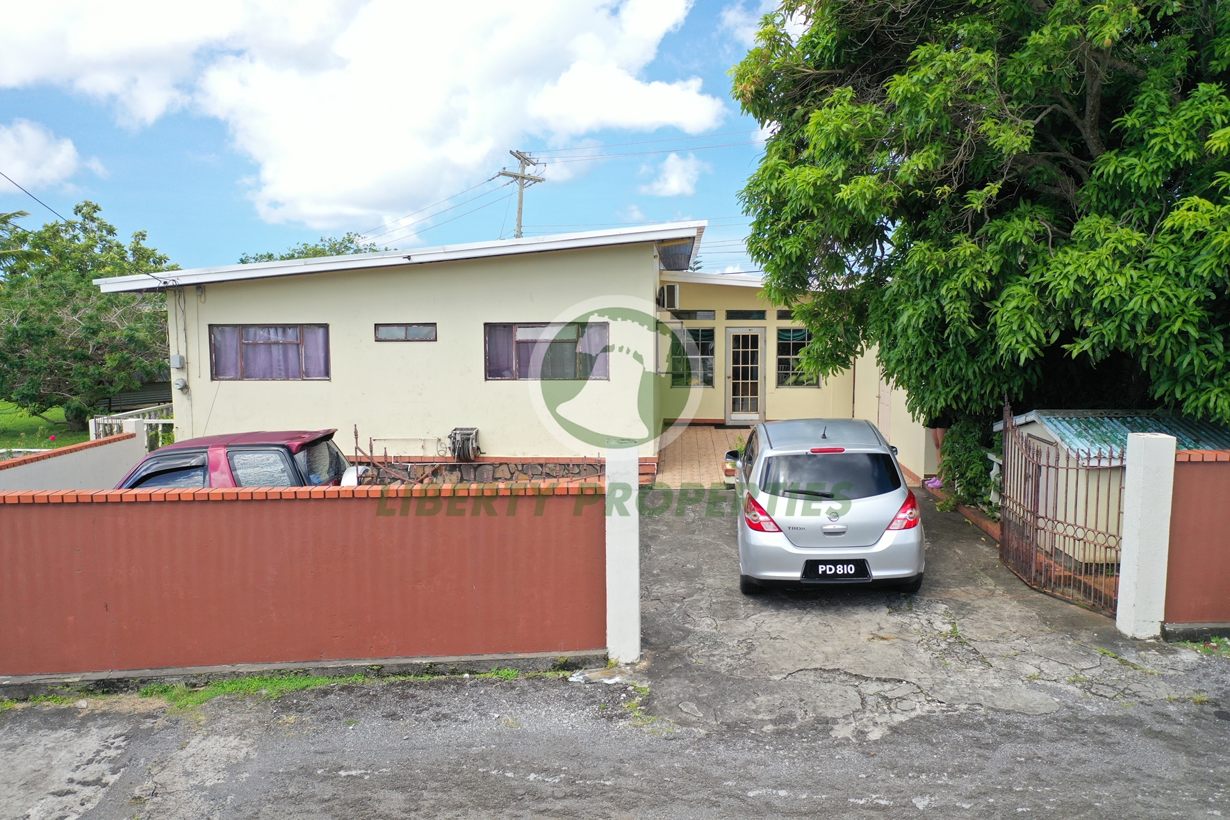 FOR SALE | SPACIOUS 5-BEDROOM RESIDENCE located at Dorsetshire Hill, Saint Vincent and the Grenadines. List price:$890,000.00-Open to offers