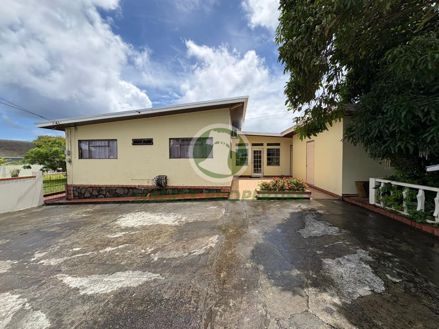 FOR SALE | SPACIOUS 5-BEDROOM RESIDENCE located at Dorsetshire Hill, Saint Vincent and the Grenadines. List price:$890,000.00-Open to offers