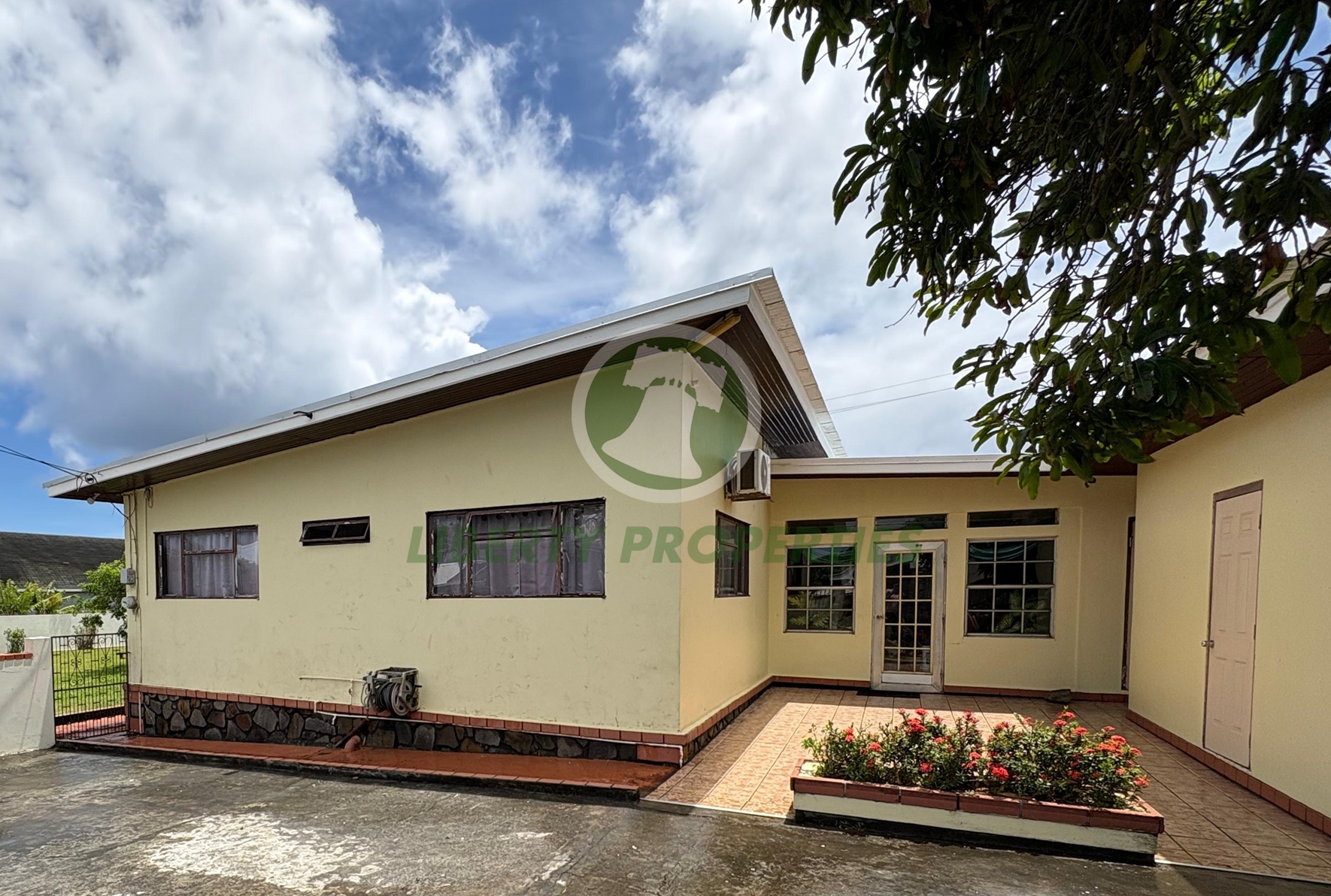 FOR SALE | SPACIOUS 5-BEDROOM RESIDENCE located at Dorsetshire Hill, Saint Vincent and the Grenadines. List price:$890,000.00-Open to offers